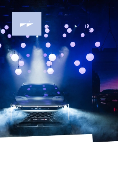 Un SUV s’invite au Warehouse pour un tournage hors du commun !