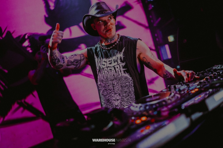 Rave In Da Club