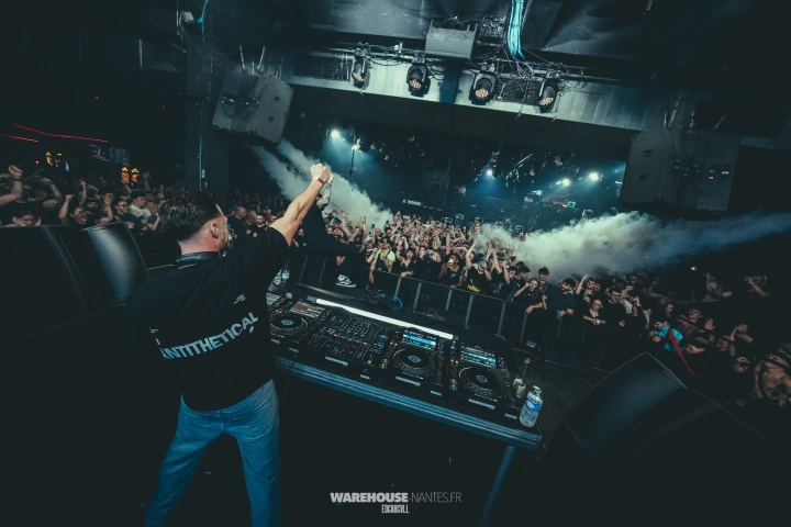 Rave In Da Club