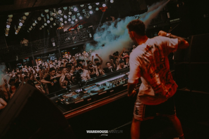 Rave In Da Club